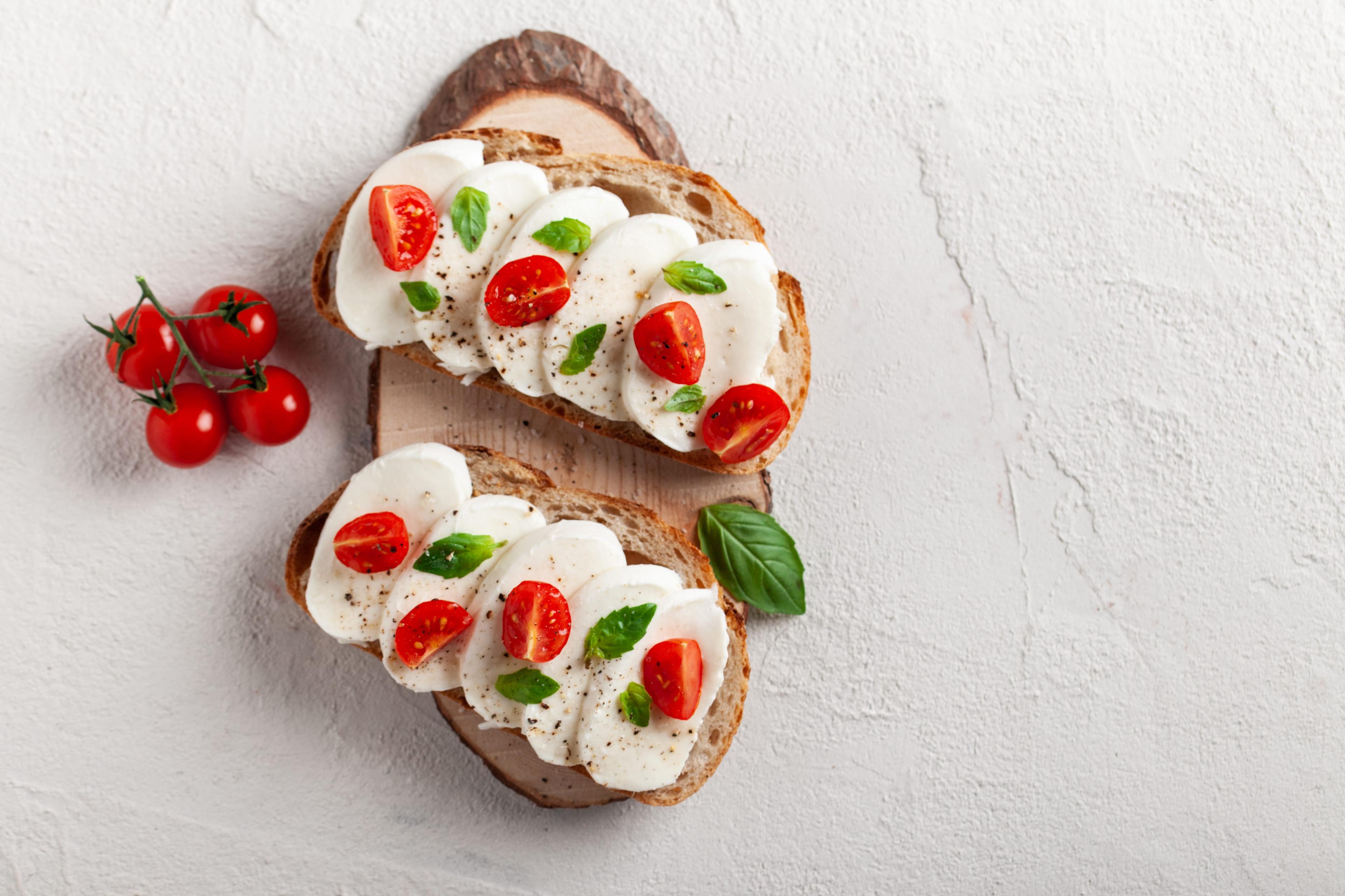 Bruschetta with mozzarella