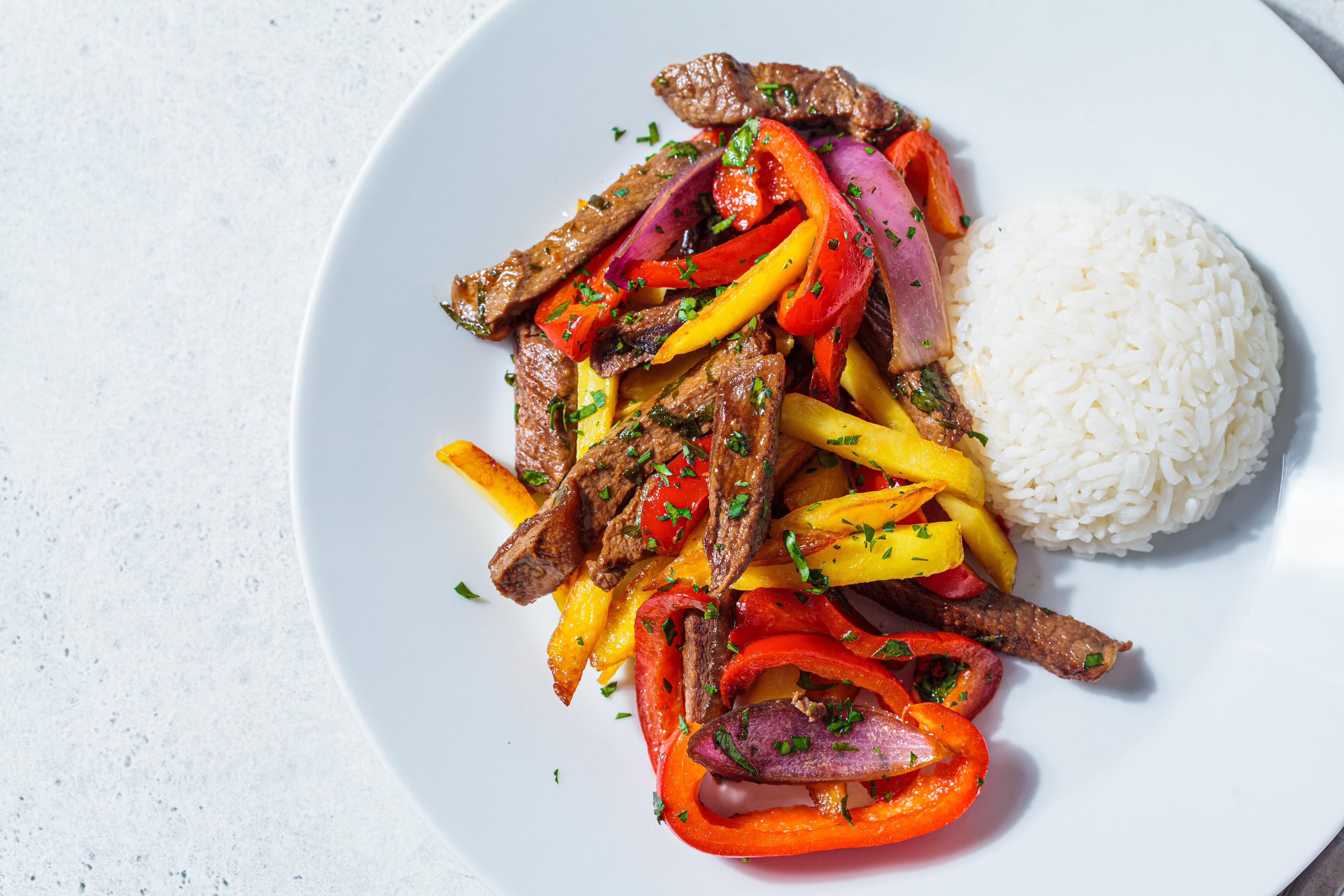 Lomo saltado